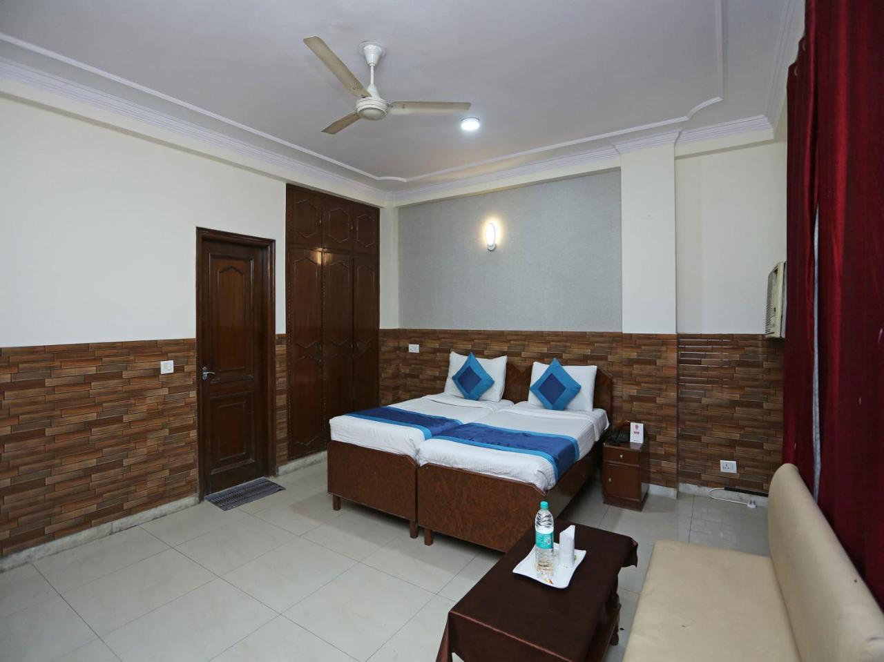 ניו דלהי Oyo 472 Hotel Sareen מראה חיצוני תמונה