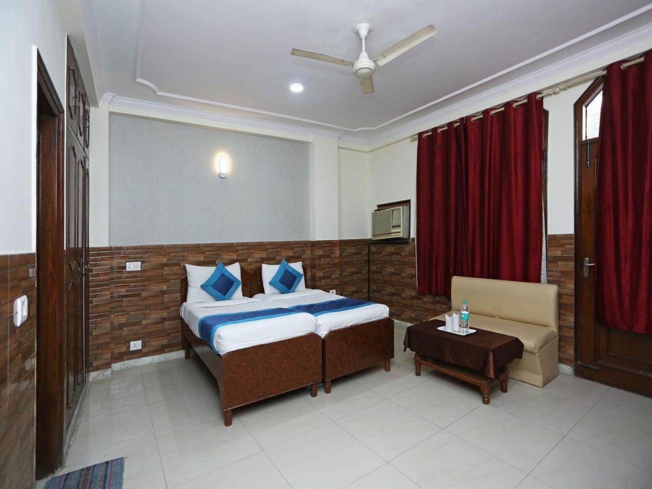 ניו דלהי Oyo 472 Hotel Sareen מראה חיצוני תמונה