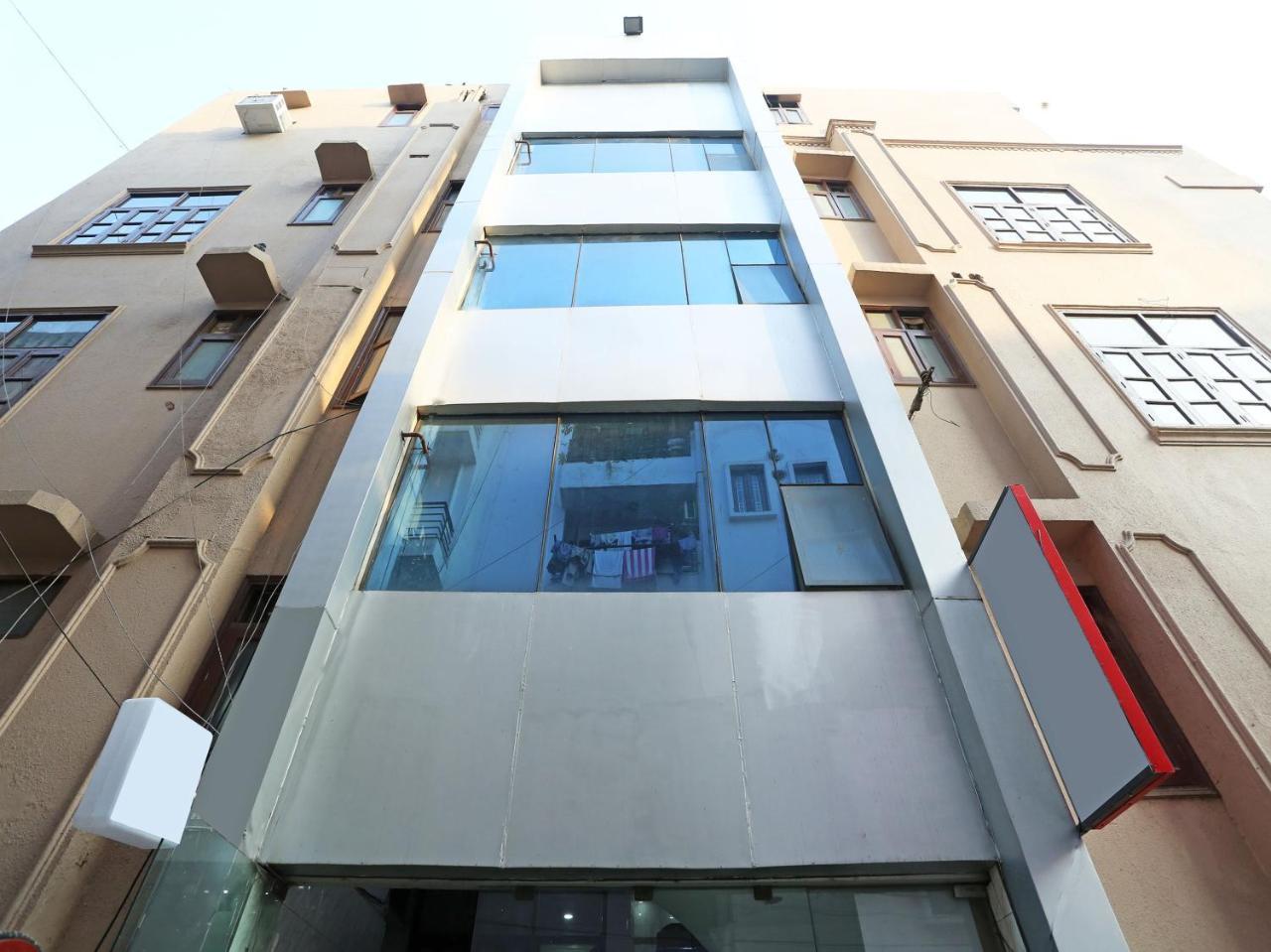 ניו דלהי Oyo 472 Hotel Sareen מראה חיצוני תמונה