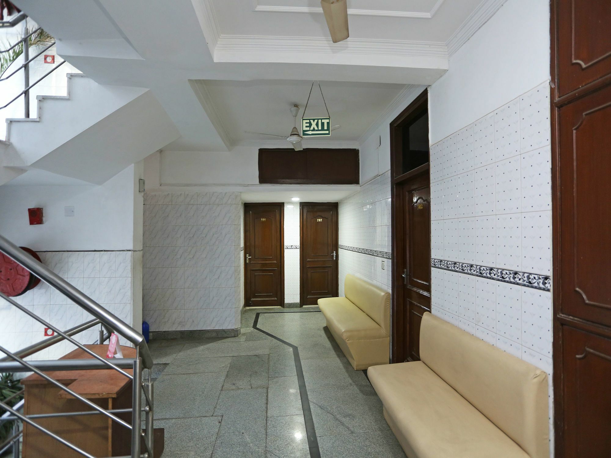 ניו דלהי Oyo 472 Hotel Sareen מראה חיצוני תמונה