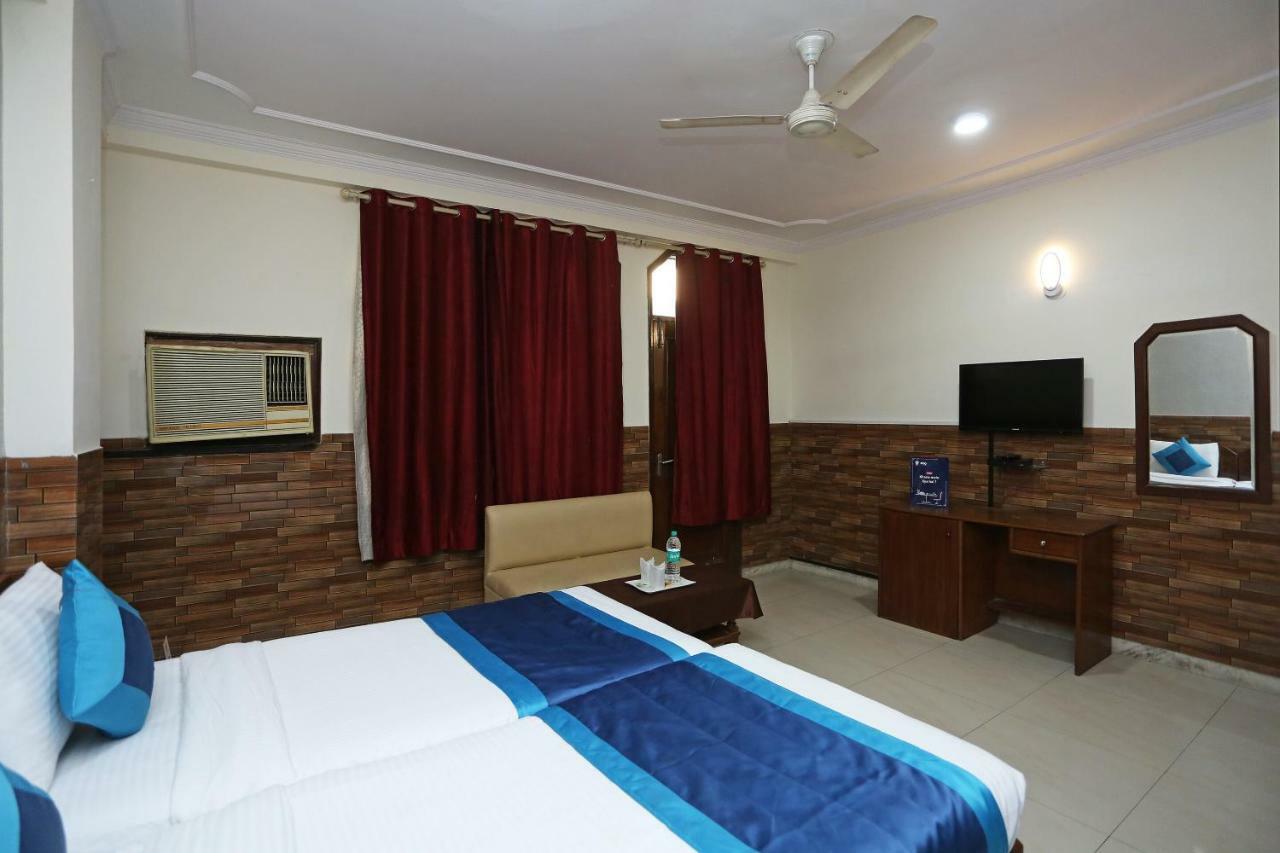 ניו דלהי Oyo 472 Hotel Sareen מראה חיצוני תמונה