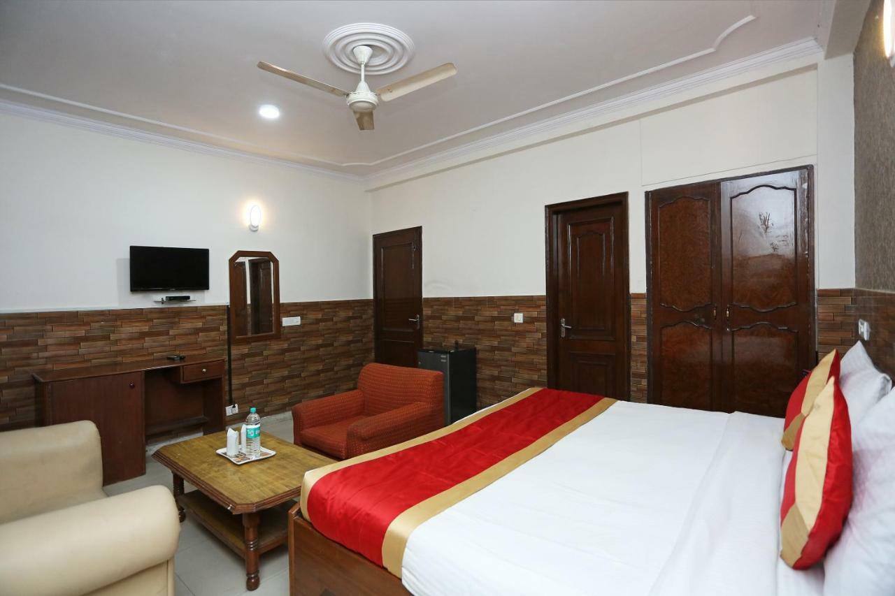 ניו דלהי Oyo 472 Hotel Sareen מראה חיצוני תמונה