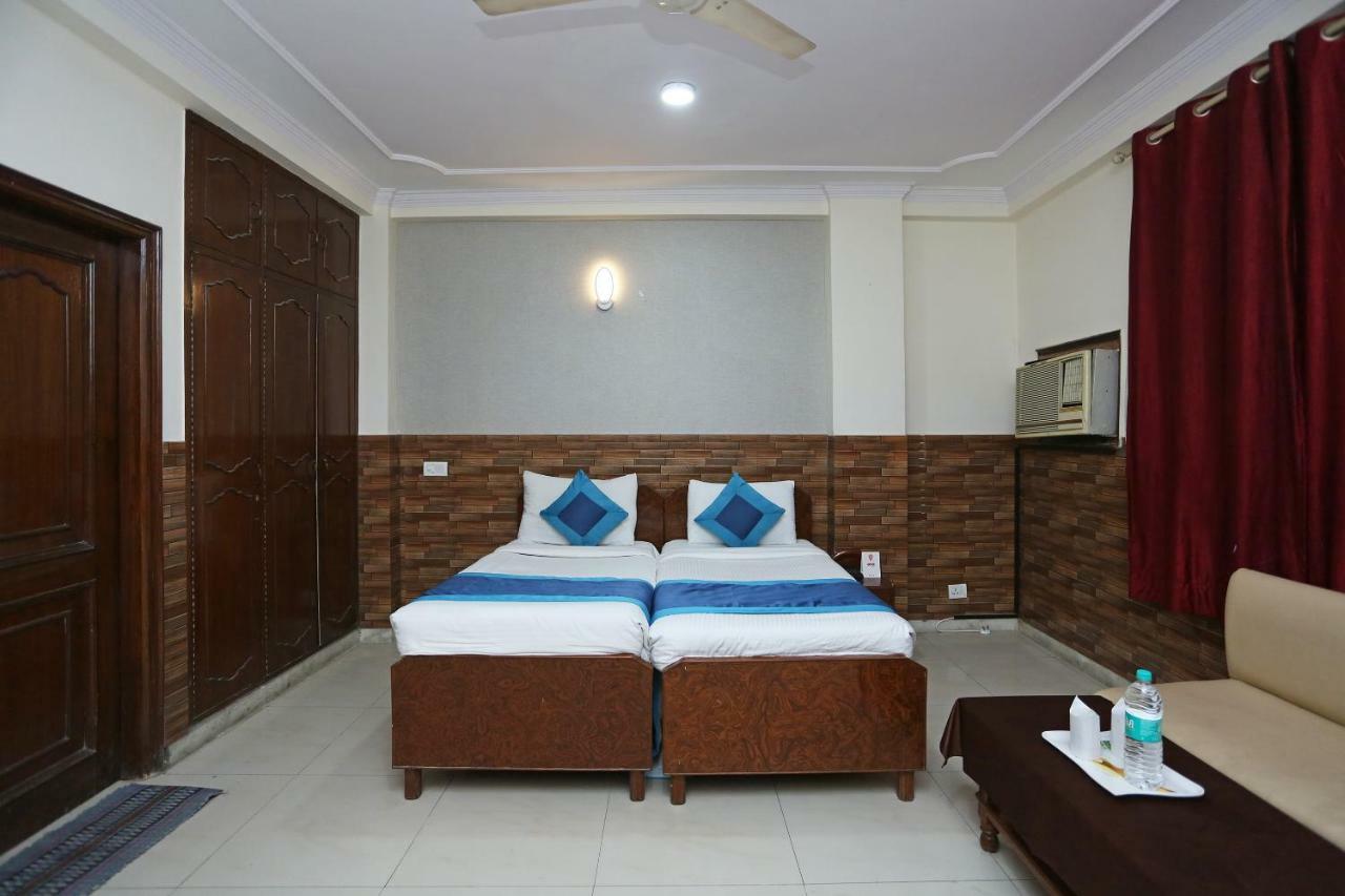 ניו דלהי Oyo 472 Hotel Sareen מראה חיצוני תמונה
