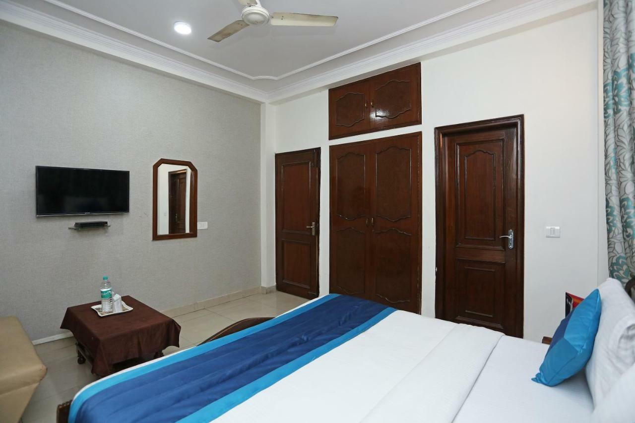 ניו דלהי Oyo 472 Hotel Sareen מראה חיצוני תמונה