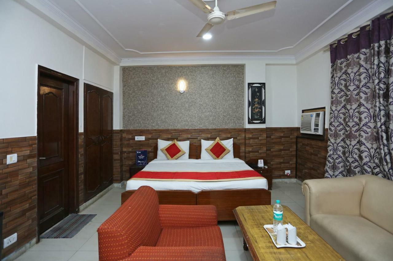 ניו דלהי Oyo 472 Hotel Sareen מראה חיצוני תמונה